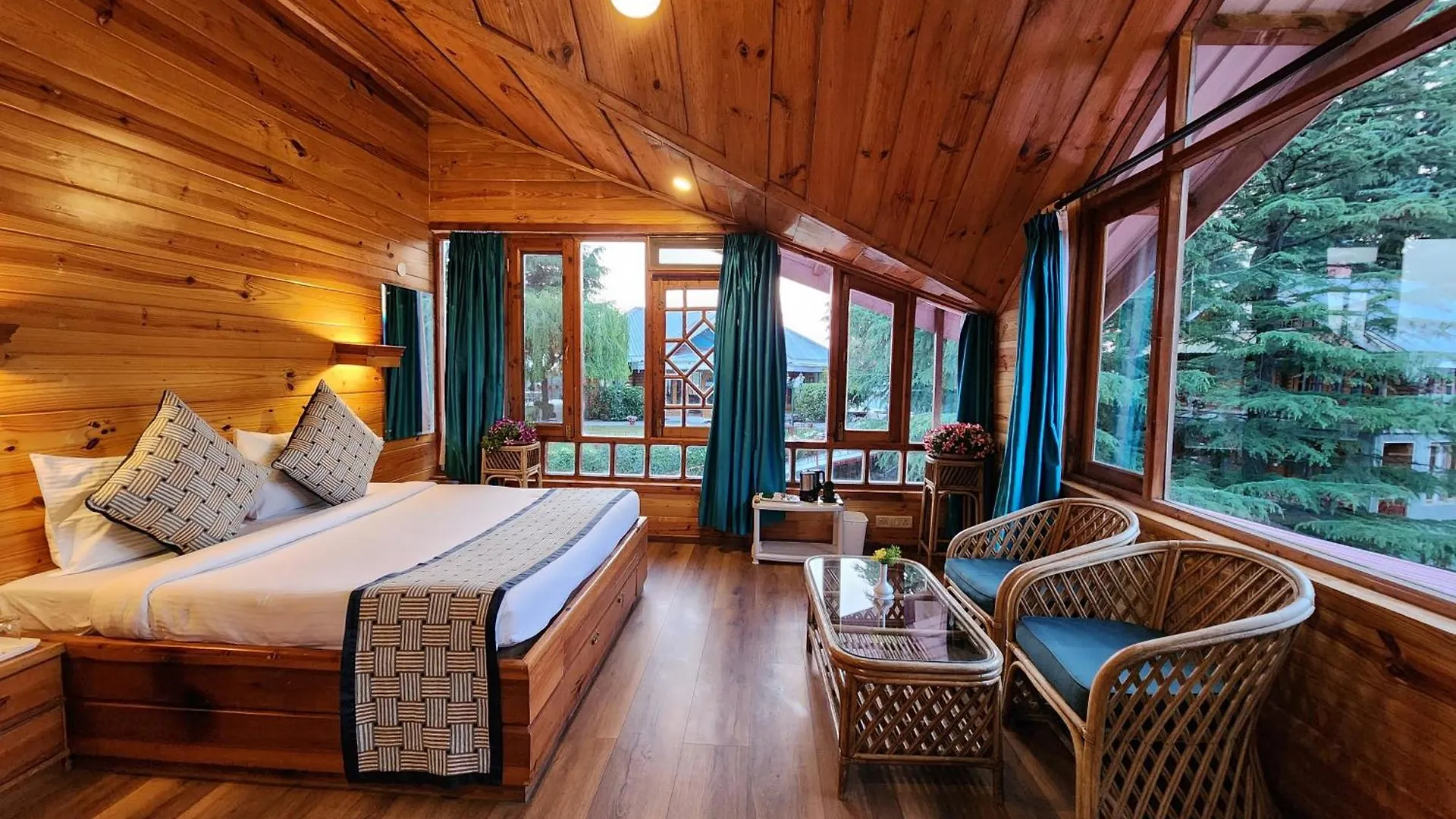 The Chalets Naldehra Šimla