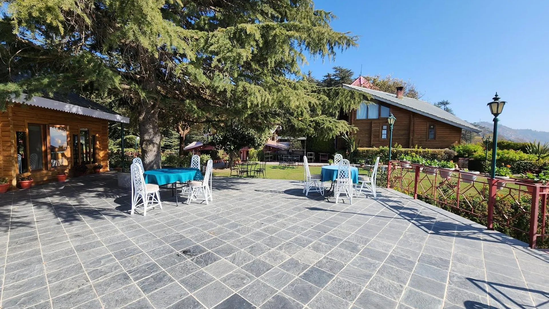 Rezort The Chalets Naldehra Šimla