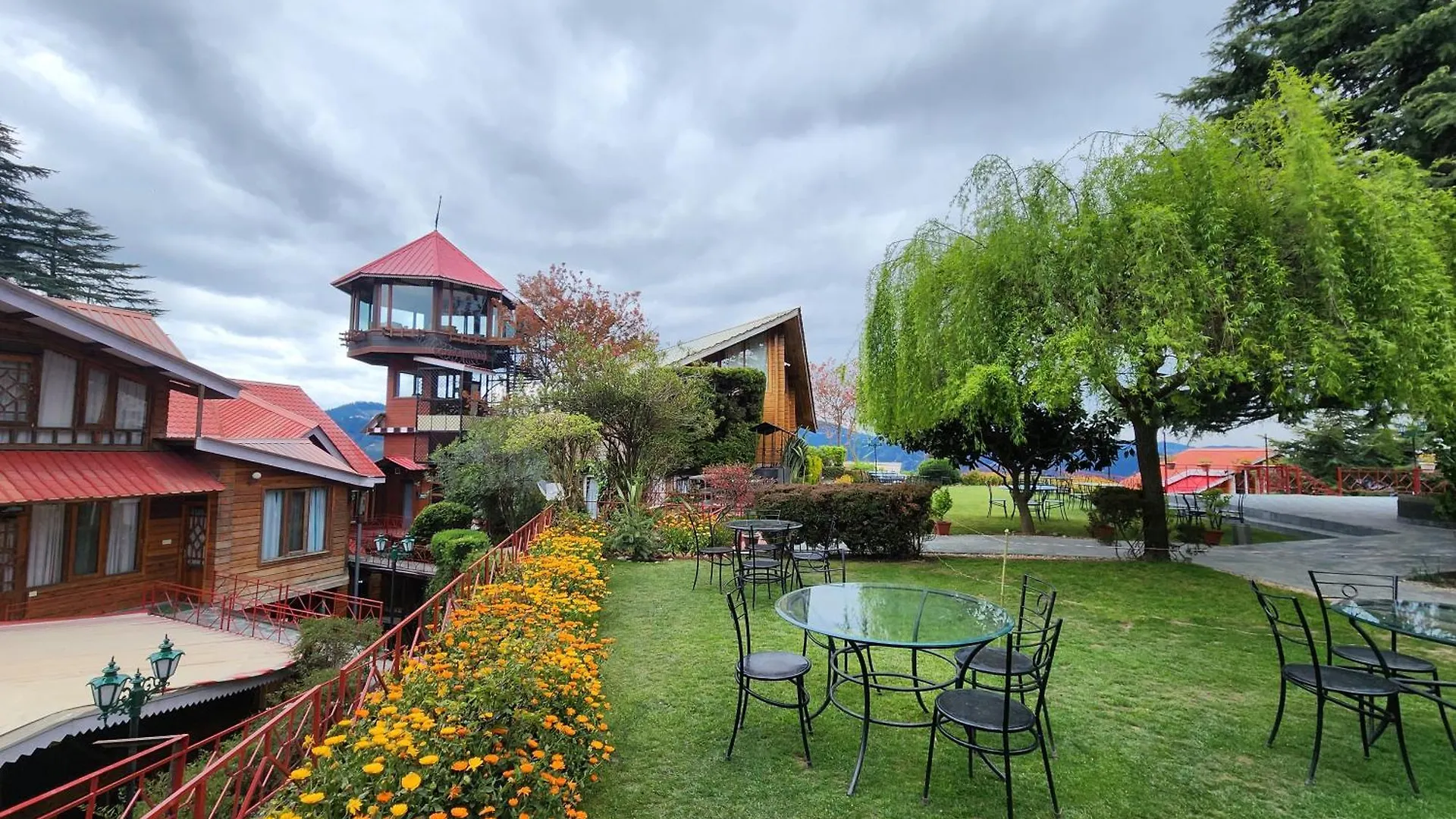 The Chalets Naldehra Šimla 4*,