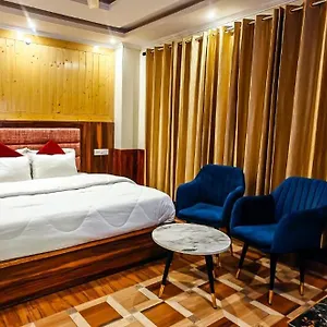 Divine Hill Hotel